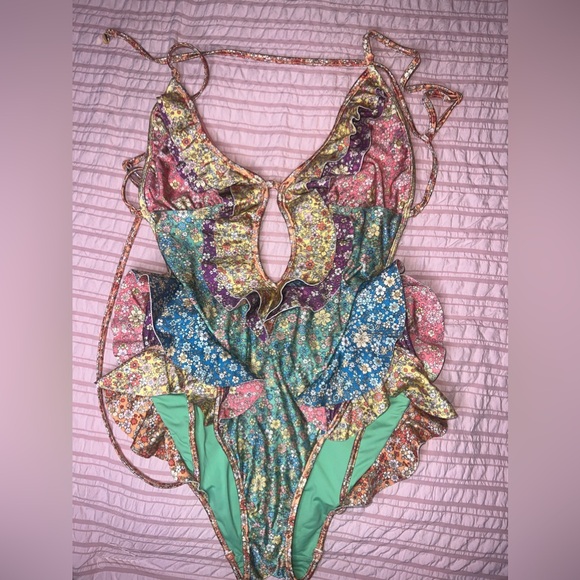 ZIMMERMANN
Carnaby Waterfall floral swimsuit - Picture 5 of 7